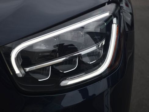 Certified 2022 Mercedes-Benz GLC 300 4MATIC image 11