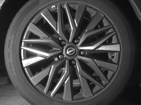 Used 2025 Nissan Altima 2.5 SV FWD image 15