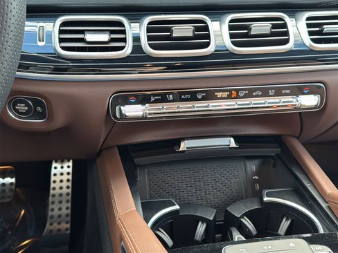 Certified 2025 Mercedes-Benz GLS 450 4MATIC image 21