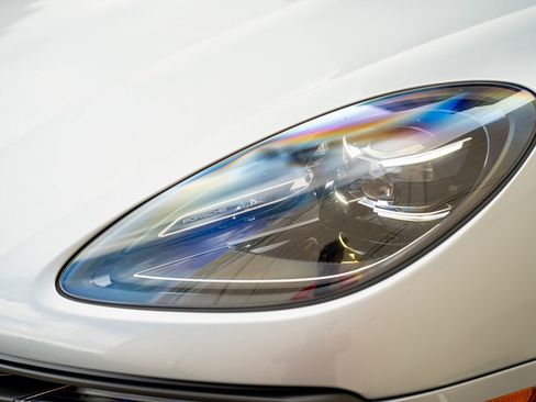 Used 2025 Porsche Macan image 30