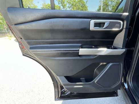 Used 2022 Ford Explorer XLT RWD image 18
