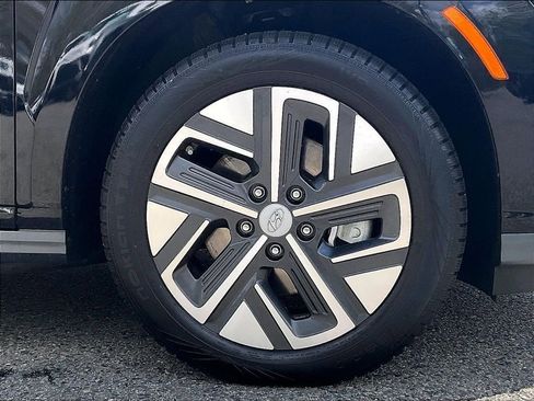 Used 2023 Hyundai Kona SE w/ Cargo Package FWD image 7