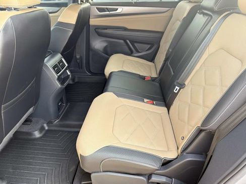 Used 2024 Volkswagen Atlas Cross Sport SE w/ Panoramic Sunroof Package FWD image 20