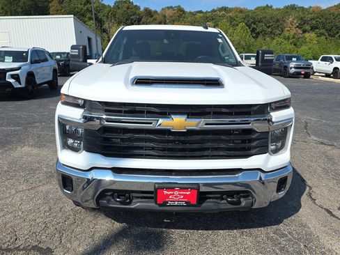 Used 2024 Chevrolet Silverado 3500 LT AWD/4WD image 3