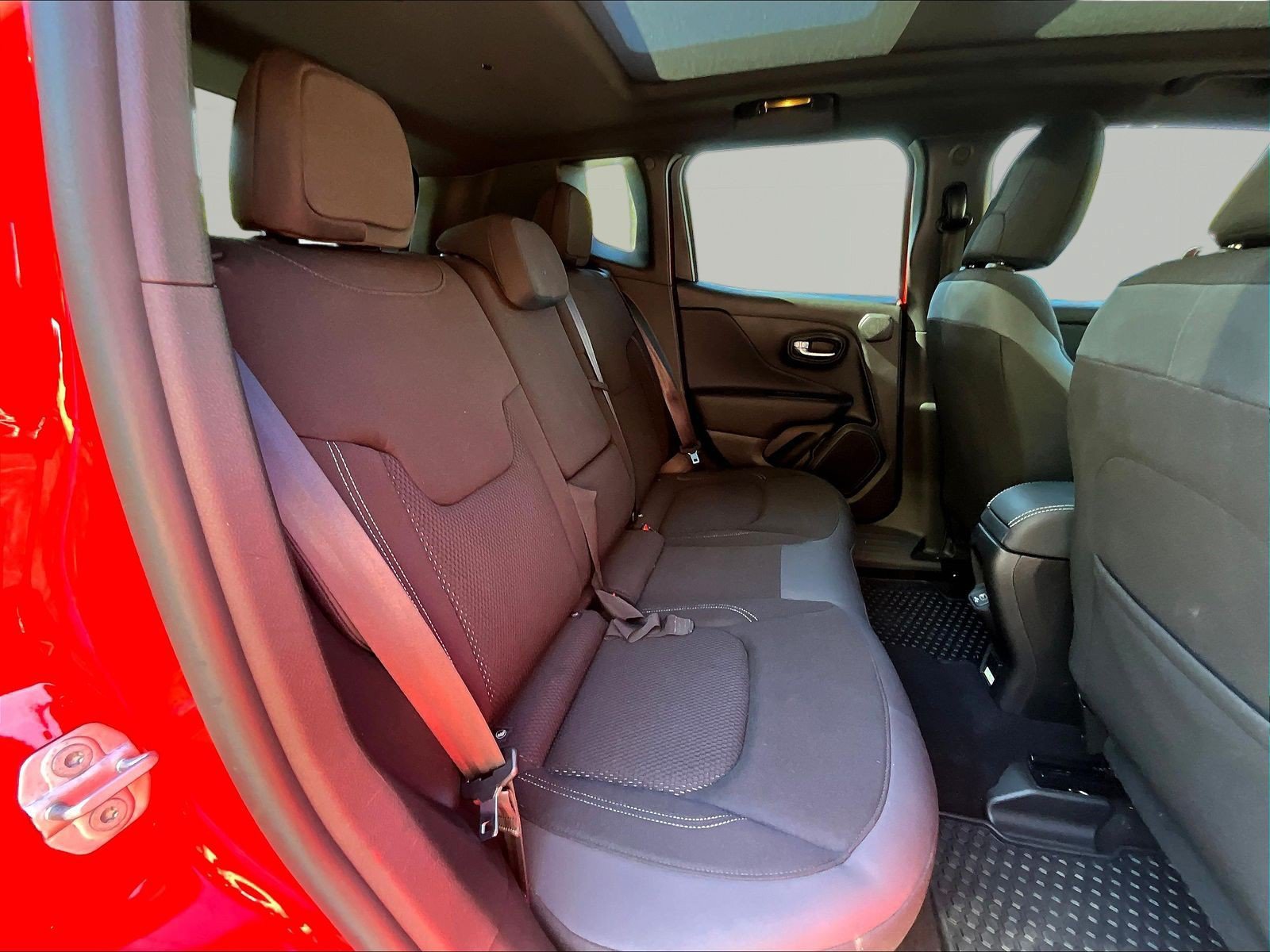 Used 2022 Jeep Renegade Altitude w/ Sun/Sound Group AWD/4WD image 25