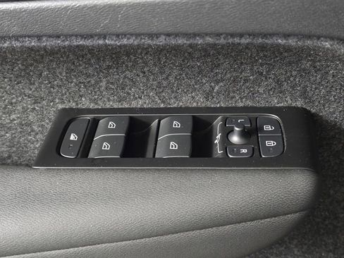 Used 2022 Volvo XC40 T5 R-Design w/ Advanced Package image 15