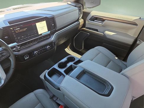 Used 2024 GMC Sierra 1500 SLT w/ X31 Off-Road Package AWD/4WD image 12
