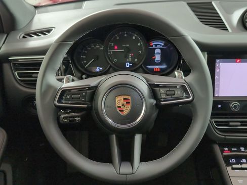 Certified 2025 Porsche Macan image 27