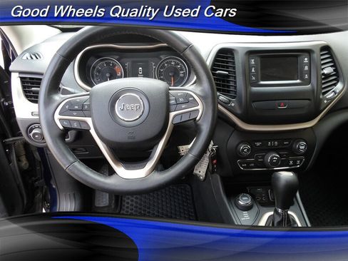 Used 2016 Jeep Cherokee Latitude w/ Cold Weather Group AWD/4WD image 15