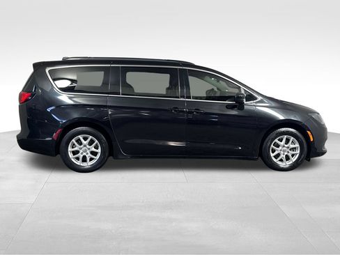 Used 2020 Chrysler Voyager Lxi FWD image 13