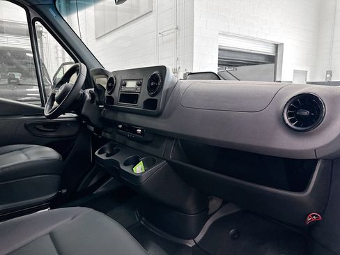 Used 2025 Mercedes-Benz Sprinter 2500 image 26