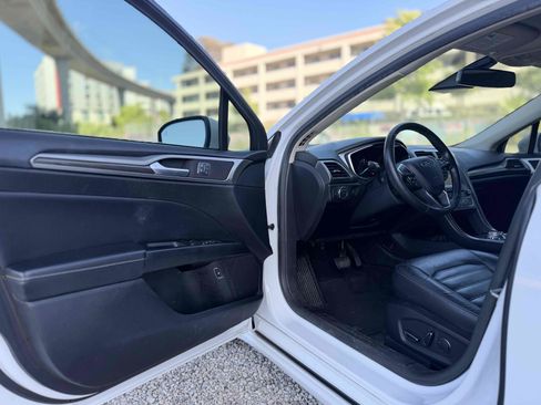 Used 2018 Ford Fusion SE w/ Equipment Group 602A FWD image 9