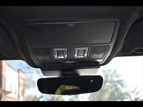 Used 2019 Jaguar F-PACE Premium image 31