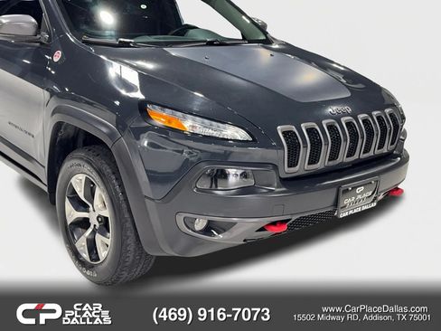 Used 2018 Jeep Cherokee Trailhawk w/ Quick Order Package 25L AWD/4WD image 3