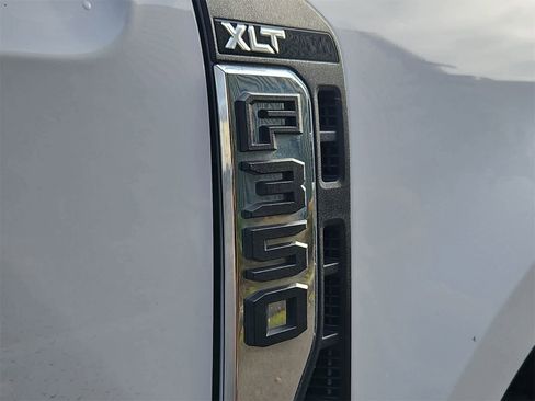 Used 2024 Ford F350 XLT image 12