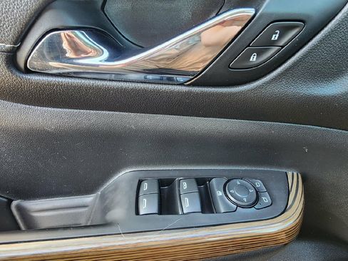 Used 2021 GMC Acadia SLE w/ Driver Convenience Package FWD image 11