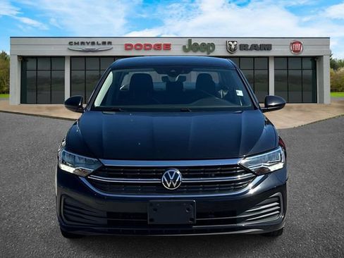 Used 2024 Volkswagen Jetta SE FWD image 9
