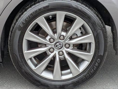 Used 2017 Toyota Camry XLE FWD image 13