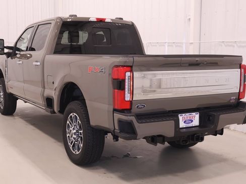 New 2026 Ford F250 Platinum w/ Platinum Plus Package AWD/4WD image 7