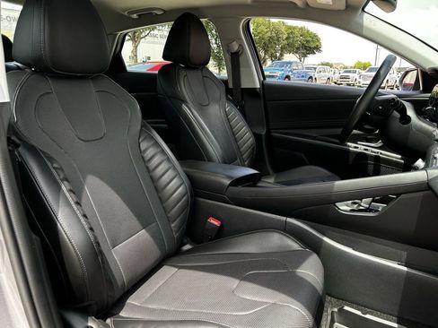 Used 2023 Hyundai Elantra Limited FWD image 30