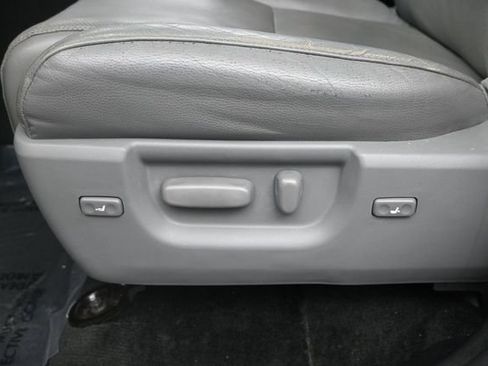 Used 2017 Toyota Sequoia Platinum AWD/4WD image 22