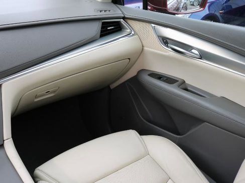 Used 2017 Cadillac XT5 Premium Luxury w/ Driver Assist Package image 18