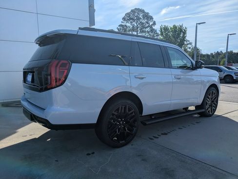 New 2026 Ford Expedition Platinum w/ Stealth Performance Package AWD/4WD image 4