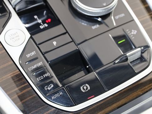 Used 2023 BMW X7 xDrive40i w/ Premium Package image 28