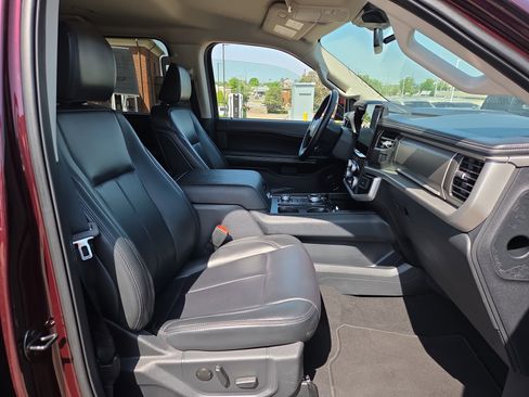 Used 2024 Ford Expedition XLT AWD/4WD image 17