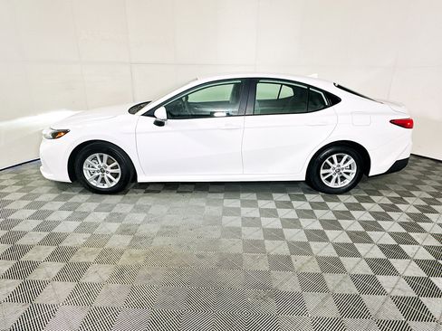 Used 2025 Toyota Camry LE image 4