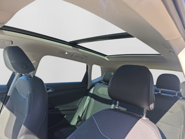 Certified 2026 Volkswagen Taos SE FWD image 12