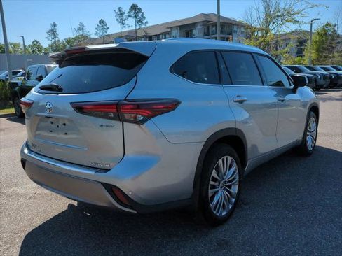 Certified 2025 Toyota Highlander Platinum image 6