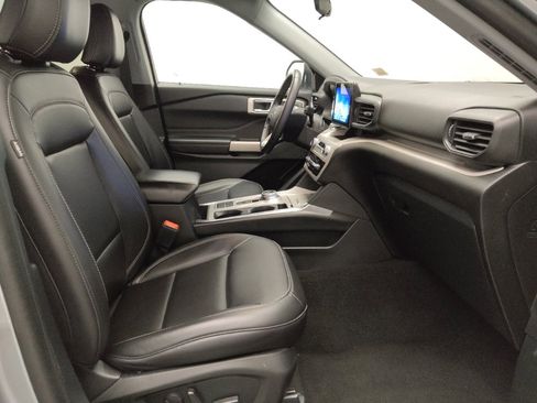 Used 2024 Ford Explorer XLT w/ Equipment Group 202A image 21