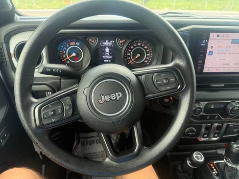 Used 2025 Jeep Wrangler Sport AWD/4WD image 11