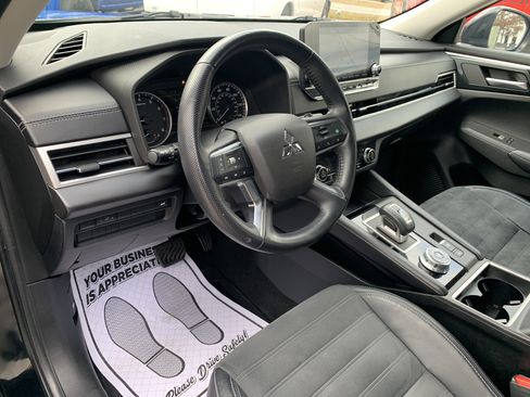 Used 2022 Mitsubishi Outlander SE image 11