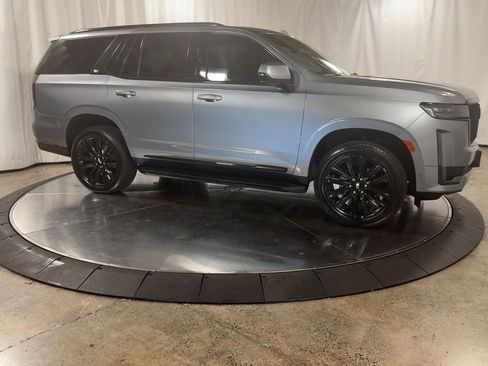 Used 2024 Cadillac Escalade Sport image 3