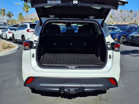 Used 2020 Toyota Highlander L image 15