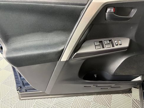 Used 2017 Toyota RAV4 LE AWD/4WD image 15