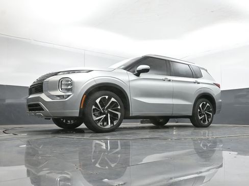 Used 2023 Mitsubishi Outlander SEL image 43