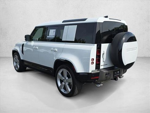 Certified 2025 Land Rover Defender 110 X-Dynamic SE AWD/4WD image 7