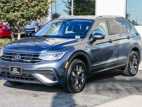 Used 2024 Volkswagen Tiguan SE image 3