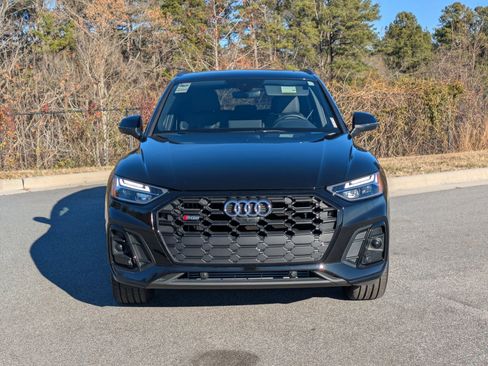 Used 2024 Audi SQ5 Premium Plus w/ Premium Plus Package image 2