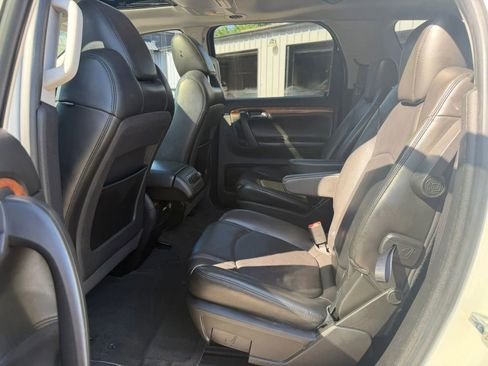 Used 2010 Saturn Outlook XR FWD image 16