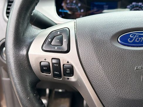 Used 2016 Ford Taurus SEL FWD image 12