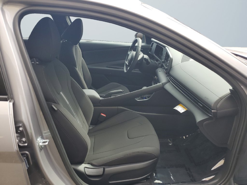 Used 2025 Hyundai Elantra Sport FWD image 15