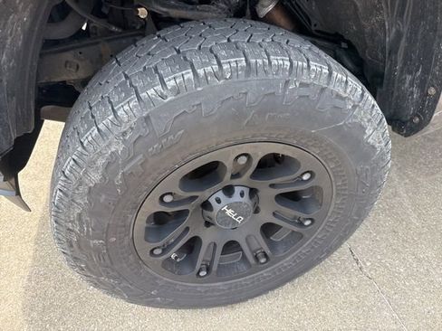 Used 2016 Toyota Tacoma TRD Sport image 2