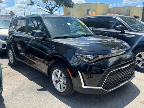 Certified 2025 Kia Soul LX w/ LX Technology Package FWD image 10