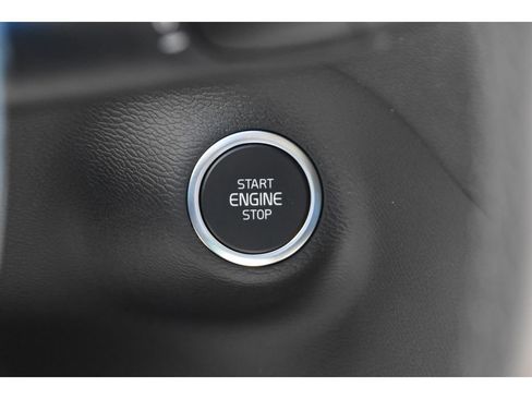 Certified 2025 Volvo XC40 B5 Core w/ Protection Package Premier image 37