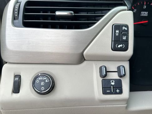 Used 2015 GMC Yukon Denali RWD image 19