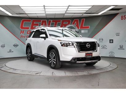 New 2025 Nissan Pathfinder Platinum w/ Cargo Package